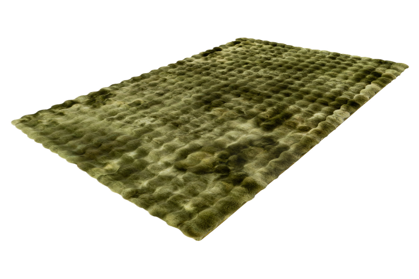 Schuin bovenaanzicht van het groene My Camouflage vloerkleed met zachte textuur