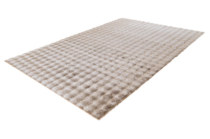 Volledig zicht op het My Calypso vloerkleed in beige kleur – elegant en zacht voor elk interieur.