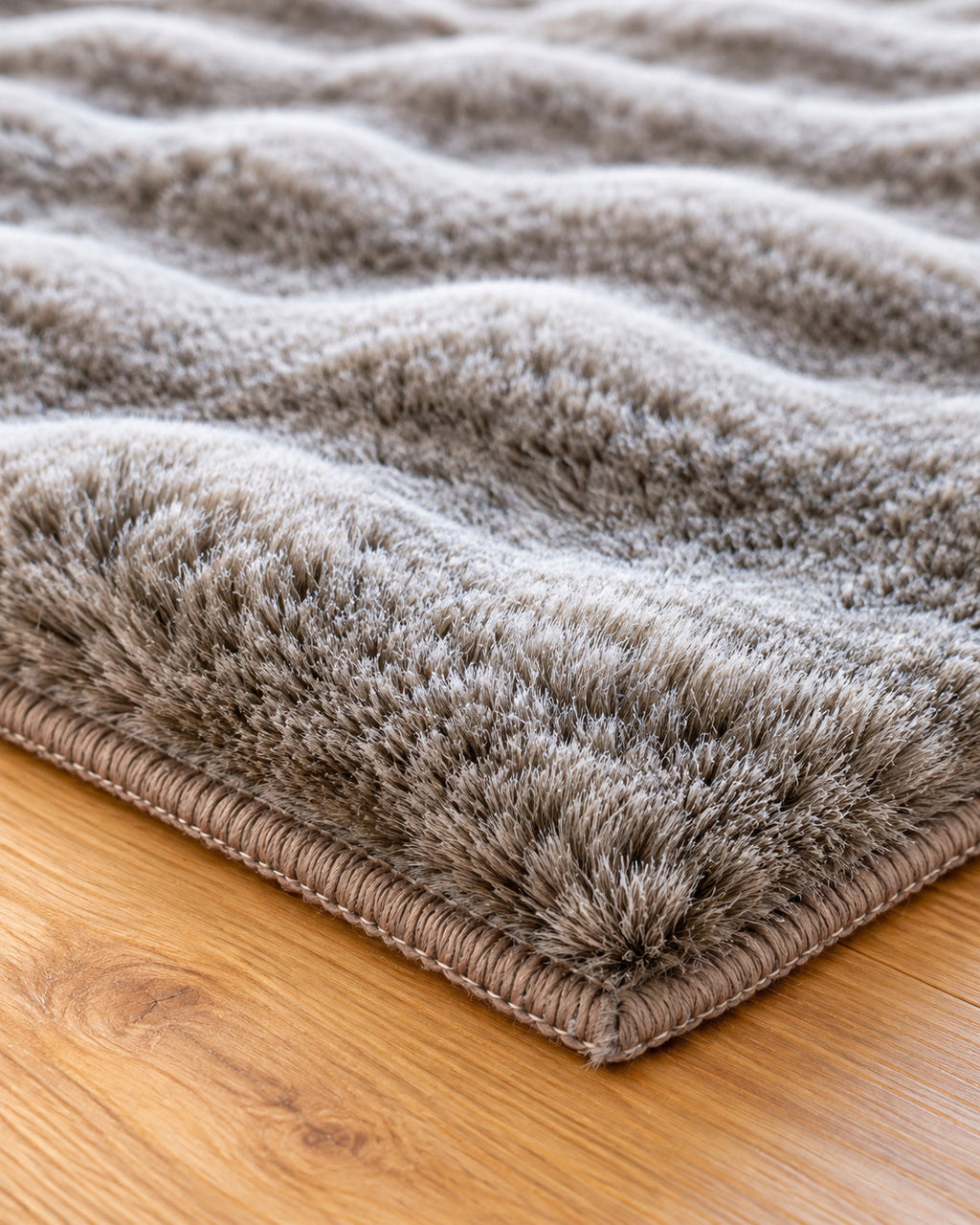 obsession-my-calypso-taupe-vloerkleed-detail-pool-rand.jpgDetail van de zachte pool en rand van het Obsession My Calypso taupe vloerkleed
