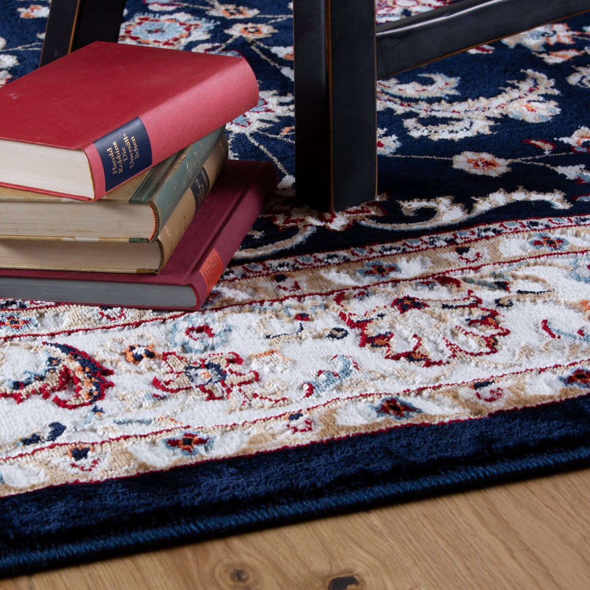 Vloerkleed My Isfahan 741 marineblauw – machinegeweven en zacht - Lalee.Avenue