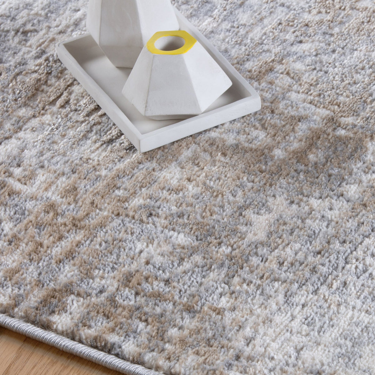 Vloerkleed My Salsa 690 taupe – machinegeweven en zacht - Lalee.Avenue
